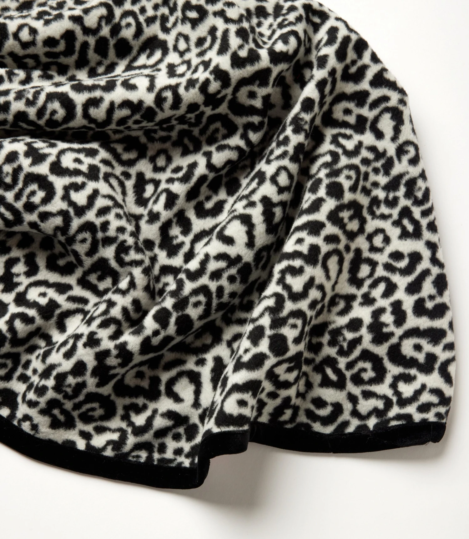 Reversible Plaid & Leopard Christmas Tree Skirt 11 Reversible Plaid & Leopard Christmas Tree Skirt - Image 9