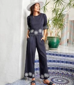 3/4 Sleeve Embroidered Scallop Top 16 3/4 Sleeve Embroidered Scallop Top -Karen Kane Store 2C236A61 FB0F 4E57 8EEB 9161667C6D3C