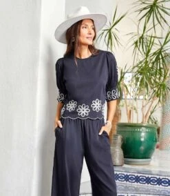 3/4 Sleeve Embroidered Scallop Top 23 3/4 Sleeve Embroidered Scallop Top -Karen Kane Store 2L70250 BLC KK 2025 Summer 00 1