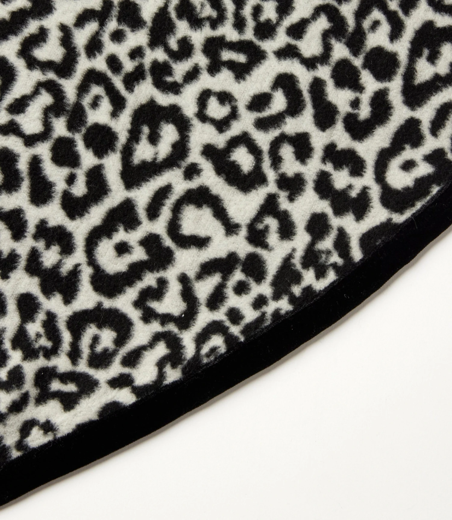 Reversible Plaid & Leopard Christmas Tree Skirt 8 Reversible Plaid & Leopard Christmas Tree Skirt - Image 6