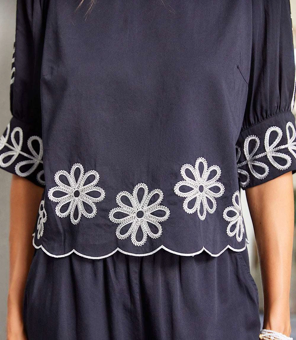 3/4 Sleeve Embroidered Scallop Top 4 3/4 Sleeve Embroidered Scallop Top - Image 2