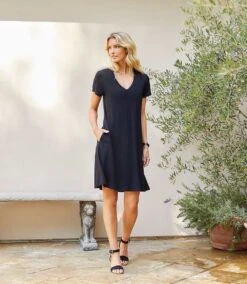 Quinn V-Neck Pocket Dress 12 Quinn V-Neck Pocket Dress -Karen Kane Store L14244 2 f15e9c3c 6b43 4a06 80b2 e7b0910e0b1b